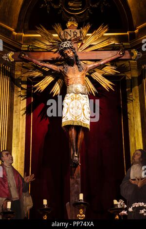 Talla del Santo Cristo de la Conquista, siglo XIII, Obsequio persönliche del Papa Innocentius III Al Rey Pedro II - El Católico"-de Aragon, gotica iglesia de Santa Eulalia, siglos XIV-XIX, Plaza de Santa Eularia, Mallorca, Islas Baleares, España. Stockfoto