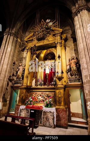 Talla del Santo Cristo de la Conquista, siglo XIII, Obsequio persönliche del Papa Innocentius III Al Rey Pedro II - El Católico"-de Aragon, gotica iglesia de Santa Eulalia, siglos XIV-XIX, Plaza de Santa Eularia, Mallorca, Islas Baleares, España. Stockfoto