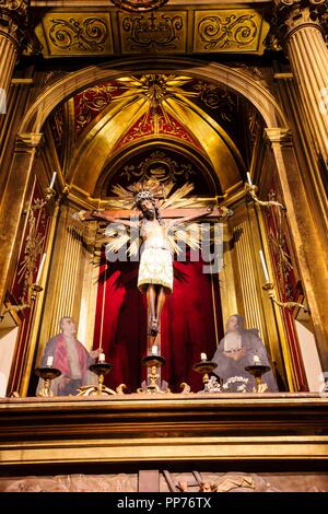 Talla del Santo Cristo de la Conquista, siglo XIII, Obsequio persönliche del Papa Innocentius III Al Rey Pedro II - El Católico"-de Aragon, gotica iglesia de Santa Eulalia, siglos XIV-XIX, Plaza de Santa Eularia, Mallorca, Islas Baleares, España. Stockfoto