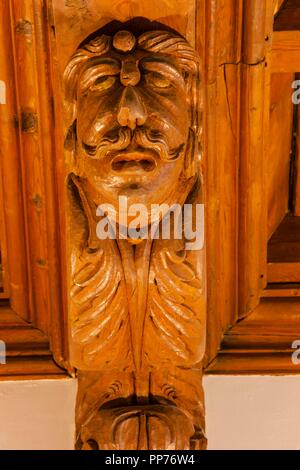 Las mejores del artesonado de la Biblioteca, colegio catolico franciscano Sant Francesc, 1952, Palma, Mallorca, Islas Baleares, España. Stockfoto