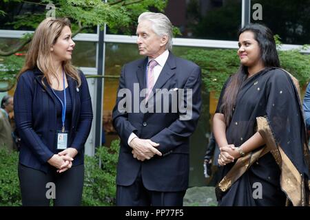 Vereinten Nationen, New York, USA, 21. September 2018 - UN-Bote des Friedens Prinzessin Haya Bint Al Hussein von Jordanien, Bote des Friedens Michael Douglas und Jayathma Wickramanayake während der jährlichen Friedensglocke Feier zum Internationalen Tag des Friedens heute auf das UN-Hauptquartier in New York City zu beobachten. Fotos: Luiz Rampelotto/EuropaNewswire | Verwendung weltweit Stockfoto