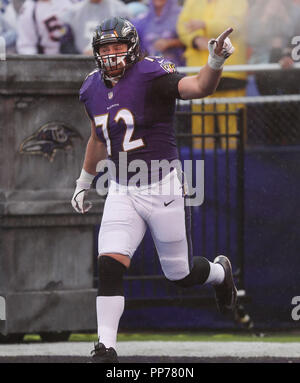 Baltimore, USA. 23. September, 2018. Baltimore Ravens G/T Alex Lewis (72) ist vor einem Spiel gegen die Denver Broncos bei M&T Bank Stadium in Baltimore, MD, am 23. September 2018 eingeführt. Foto/Mike Buscher/Cal Sport Media Credit: Cal Sport Media/Alamy leben Nachrichten Stockfoto