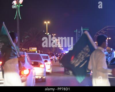Riad, Saudi-Arabien. 23 Sep, 2018. März Autos in der Straße der Nationale Tag in Riad, der Hauptstadt Saudi-Arabiens, Sept. 23, 2018 zu feiern. Saudi-arabien feierte seinen nationalen Tag an Sept. 23. Quelle: Tu Yifan/Xinhua/Alamy leben Nachrichten Stockfoto