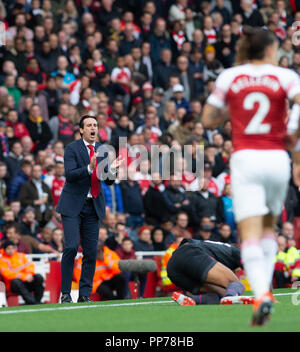 London, Großbritannien. 23 Sep, 2018. Arsenals Manager Unai Emery Gesten während der Englischen Premier League Spiel zwischen Arsenal und Everton im Emirates Stadium in London, Britain on Sept. 23, 2018. Arsenal gewann 2-0. Credit: Marek Dorcik/Xinhua/Alamy leben Nachrichten Stockfoto