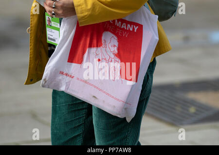 Liverpool, Merseyside, UK. 23. September 2018. Konferenz der Labour Party. Unterstützer, Delegierte, die Leute an der Echo Arena, Politik, als die Stadt ihren jährlichen politischen Veranstaltung. Kredit; MediaWorldImages/AlamyLiveNews. Stockfoto