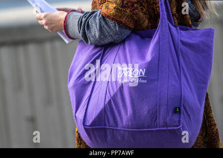 Liverpool, Merseyside, UK. 23. September 2018. Konferenz der Labour Party. Unison Unterstützer, Delegierte, die Leute an der Echo Arena, Politik, als die Stadt Stadien ihren jährlichen politischen Veranstaltung. Kredit; MediaWorldImages/AlamyLiveNews. Stockfoto