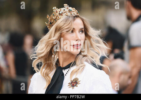 Mailand, Italien - 23 September, 2018: Street Style Outfits vor dem Dolce Gabbana fashion show in Mailand auf der Modewoche - MFWSS 19 Credit: Alberto Grosescu/Alamy leben Nachrichten Stockfoto