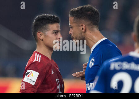 Gelsenkirchen, Deutschland. 22 Sep, 2018. James RODRIGUEZ (links, M) und Franco di Santo (GE) Streit, Streit, verärgern, Zorn, wvºtend, verärgert, Ärger, Büste, Fußball 1. 1. Fussballbundesliga, 4. Spieltag, FC Schalke 04 (GE) - FC Bayern München (M), am 22.09.2018 in Gelsenkirchen. € | Nutzung der weltweiten Kredit: dpa/Alamy leben Nachrichten Stockfoto