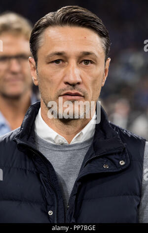 Gelsenkirchen, Deutschland. 23 Sep, 2018. Niko Kovac (Trainer, M), Brustbild, Hochformat, Fußball 1. 1. Fussballbundesliga, 4. Spieltag, FC Schalke 04 (GER) - FC Bayern München (M) am 09/22/Gelsenkirchen/Deutschland 2018. € | Nutzung der weltweiten Kredit: dpa/Alamy leben Nachrichten Stockfoto