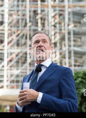 Dr. Mathias Doepfner (Vorstandsvorsitzender Axel Springer SE) begrüßt das Richtfest. Richtfest der neuen Verlag von Axel Springer SE in nicht-benachbarte Nähe zum Hauptsitz in Berlin, Deutschland am 04.09.2018. | Verwendung weltweit Stockfoto