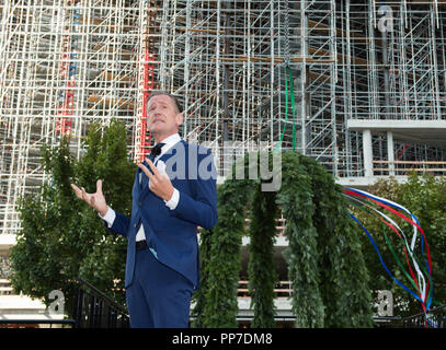 Dr. Mathias Doepfner (Vorstandsvorsitzender Axel Springer SE) begrüßt das Richtfest. Richtfest der neuen Verlag von Axel Springer SE in nicht-benachbarte Nähe zum Hauptsitz in Berlin, Deutschland am 04.09.2018. | Verwendung weltweit Stockfoto