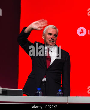 Liverpool, Großbritannien. 24. September, 2018. John McDonnell Schatten der Finanzminister in seiner Rede auf der TUC-Konferenz in Manchester © copyright Della Batchelor 08731 361 937 Della@dbphoto-mail.co.uk obligatorisch Credit Della Batchelor alle Rechte vorbehalten, moralische Rechte unter Copyright Design und Patent Act 1988. Kein Teil dieses Foto freigegeben ohne Genehmigung reproduziert oder übertragen werden. Die Fotos für editoria verwenden Sie nur Credit: Della Batchelor/Alamy leben Nachrichten Stockfoto