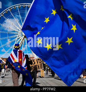 Liverpool, UK, 24. September 2018. Pro und Anti-Brexit Mitkämpfer Lobby außerhalb der jährlichen Parteitag der Labour Party in Liverpool. (C) Paul Swinney/Alamy leben Nachrichten Stockfoto