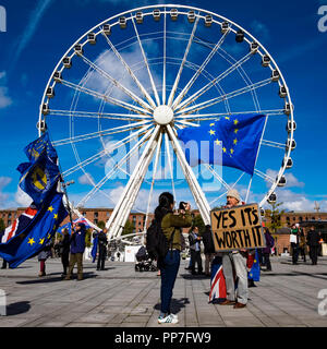 Liverpool, UK, 24. September 2018. Pro und Anti-Brexit Mitkämpfer Lobby außerhalb der jährlichen Parteitag der Labour Party in Liverpool. (C) Paul Swinney/Alamy leben Nachrichten Stockfoto