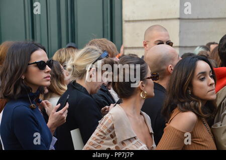 Camila COELHO, Fashion Blogger. Paris, Frankreich. 24. September 2018. FASHION WEEK PARIS: Spannungen vor dem Verunreinigen von JACQUEMUS. 16:30 UHR AMBASSADE d'€™ ITALIE 51, RUE DE VARENNE 75007 Paris (Frankreich) ALPHACIT NEWIM/Alamy leben Nachrichten Stockfoto