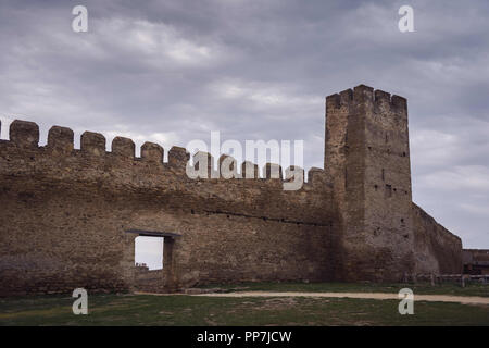 September 9, 2018 - Ob Belgorod-Dnestrovskiy, Odessa, Ukraine, Europa - unangreifbar Verteidigungsmauern und towerh der Festung Akkerman Credit: Andrey Nekrasov/ZUMA Draht/Alamy leben Nachrichten Stockfoto