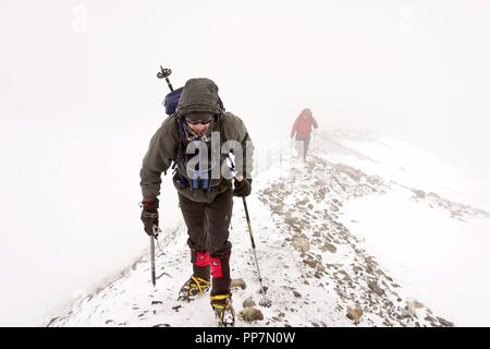 Ascenso al Pico Posets, 3375 Metros, Por la Cresta. Valle de Gistain.Pirineo Aragones. Huesca. España. Stockfoto