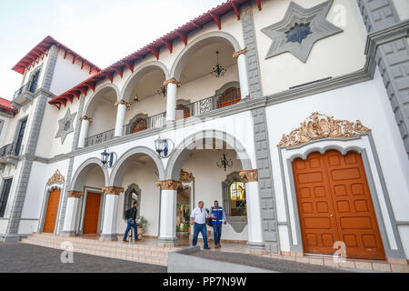 Fassade des Städtischen Palast von Magdalena, Sonora, Mexiko... Fachada del Palacio Municipal de Magdalena, Sonora, Mexiko (Foto: Luis Gutierrez/N Stockfoto
