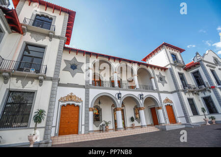 Fassade des Städtischen Palast von Magdalena, Sonora, Mexiko... Fachada del Palacio Municipal de Magdalena, Sonora, Mexiko (Foto: Luis Gutierrez/N Stockfoto
