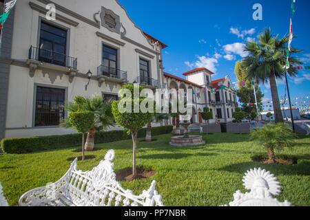 Fassade des Städtischen Palast von Magdalena, Sonora, Mexiko... Fachada del Palacio Municipal de Magdalena, Sonora, Mexiko (Foto: Luis Gutierrez/N Stockfoto
