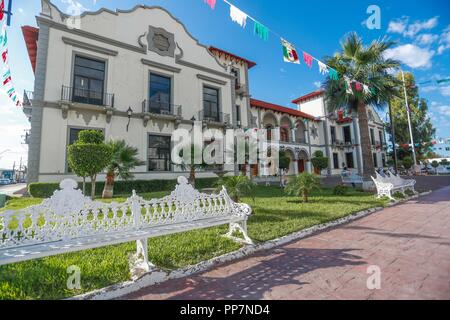 Fassade des Städtischen Palast von Magdalena, Sonora, Mexiko... Fachada del Palacio Municipal de Magdalena, Sonora, Mexiko (Foto: Luis Gutierrez/N Stockfoto