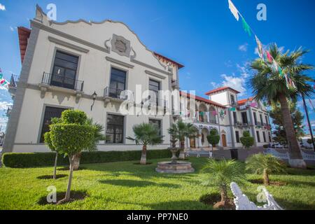 Fassade des Städtischen Palast von Magdalena, Sonora, Mexiko... Fachada del Palacio Municipal de Magdalena, Sonora, Mexiko (Foto: Luis Gutierrez/N Stockfoto