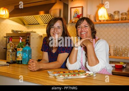 Maria y Katryna, La Coqueria, Mercado de Santa Catalina, Barrio de Santa Catalina, Palma, Mallorca, Balearen, Spanien. Stockfoto