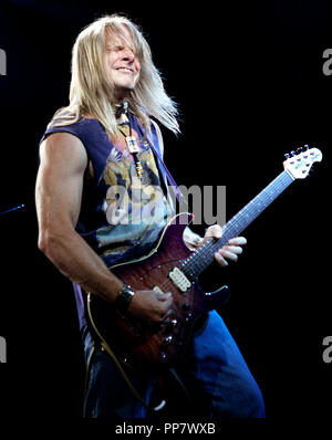 Steve Morse von Deep Purple führt in Konzert im Pompano Beach Amphitheater in Pompano Beach, Florida am 14. Juli 2007. Stockfoto