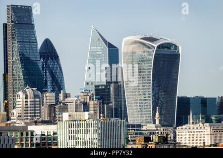 London England, Großbritannien, Finanzviertel, Skyline der Stadt, Wolkenkratzer, Geschäftsbüros, moderne zeitgenössische Architektur, Leadenhall-Gebäude, The Che Stockfoto