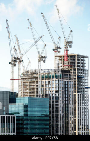 London England, Großbritannien, South Bank, Wolkenkratzer, Southbank Place, Shell Center Sanierung, Gebäude, neu unter neuem Baustellenbauer, Kräne, Großbritannien Stockfoto