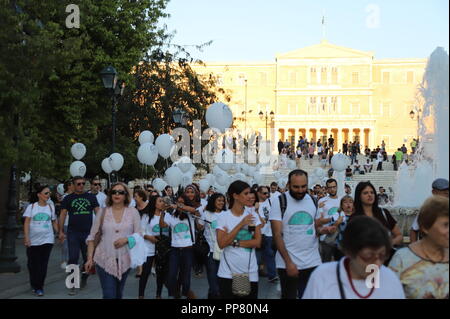 Athen, Griechenland. 23 Sep, 2018. Eine Erinnerung zu Fuß zum Ende Alzheimer wurde in Athen als Teil der Welt Alzheimers Monat organisiert. Credit: George Panagakis/Pacific Press/Alamy leben Nachrichten Stockfoto