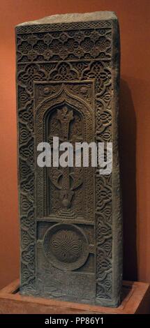 Khachkar (armenische Kreuz-Stein). Basalt, schnitzen. Das Dorf Djrvej (in der Nähe von Jerewan), 1599. Armenien. Die Eremitage. Sankt Petersburg. Russland. Stockfoto