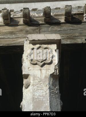 Las MEJORES DE UN PILAR DEL PALACIO DE LOS CARDENAS TAMBIEN CONOCIDO COMO PALACIO DE LOS DUQUES DE FRIAS - SIGLO XVI. Lage: PALACIO DE LOS DUQUES DE FRIAS. Ocaña. Toledo. Spanien. Stockfoto