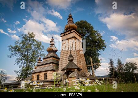 Iglesia de Santa Paraskewa, ortodoxa Kwiaton. Siglo XVII. Patrimonio de la humanidadconstruida integramente con Madera,, voivodato de La Pequeña Polonia, Cárpatos, Polonia, Europa. Stockfoto