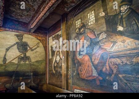 Pinturas Murales, Históricas DE LOS SIGLOS XVI y XVII, Iglesia del San Miguel Arcángel, siglo XV-XVI construida integramente con Madera, Binarowa, Maloposka, voivodato de La Pequeña Polonia, Cárpatos, Polonia, Europa. Stockfoto