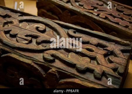 Trozo de viga Tallada, siglo X, Museo, Mezquita - Catedral de Córdoba, Andalusien, Spanien. Stockfoto