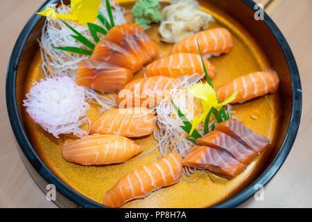 Sashimi Lachs, roher Fisch, Japanisch essen. (selektive Fokus) Stockfoto