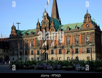 Schweden. Malmö. Stortorget Platz mit dem historischen Rathaus, erbaut 1544-1547 mit seiner neuen Fassade im niederländischen Renaissance-Stil aus dem Jahr 1860. Stockfoto