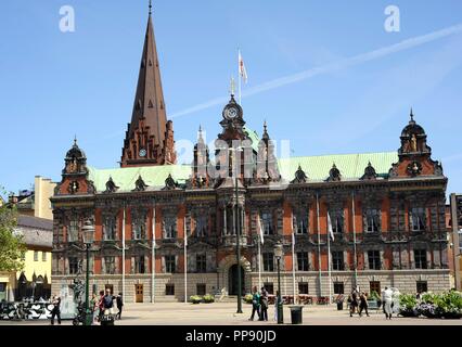 Schweden. Malmö. Stortorget Platz mit dem historischen Rathaus, erbaut 1544-1547 mit seiner neuen Fassade im niederländischen Renaissance-Stil aus dem Jahr 1860. Stockfoto