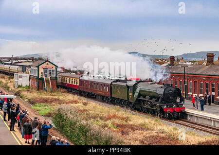 Flying Scotsman Dampflokomotive Yns Mon Express Abergele und Pensarn station. Stockfoto