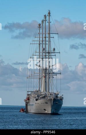 Kreuzfahrt sailship Segeln auf Bora Bora Französisch-polynesien Atoll Stockfoto