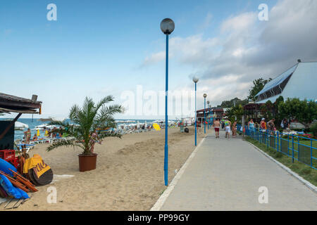 OBZOR, Bulgarien - 26. JULI 2014: Strand von Resort Obzor Region Burgas, Bulgarien Stockfoto