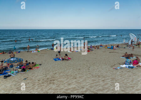 OBZOR, Bulgarien - 26. JULI 2014: Strand von Resort Obzor Region Burgas, Bulgarien Stockfoto