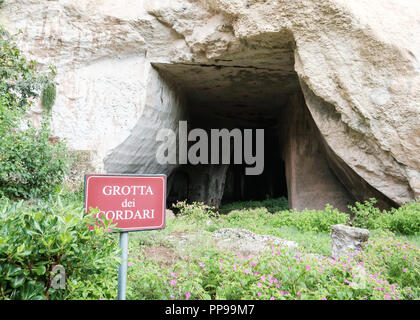 Grotta dei Cordari am Parco Archeologico della Neapolis, Latomia del Paradiso, Syrakus, Sizilien, Italien Stockfoto