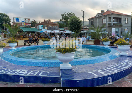 OBZOR, Bulgarien - 26. JULI 2014: Street im Zentrum der Ortschaft Volders, Region Burgas, Bulgarien Stockfoto