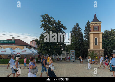 OBZOR, Bulgarien - 26. JULI 2014: Street im Zentrum der Ortschaft Volders, Region Burgas, Bulgarien Stockfoto