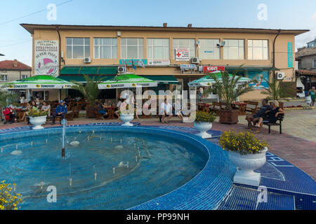 OBZOR, Bulgarien - 26. JULI 2014: Street im Zentrum der Ortschaft Volders, Region Burgas, Bulgarien Stockfoto