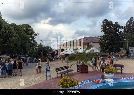 OBZOR, Bulgarien - 29. JULI 2014: Street im Zentrum der Ortschaft Volders, Region Burgas, Bulgarien Stockfoto