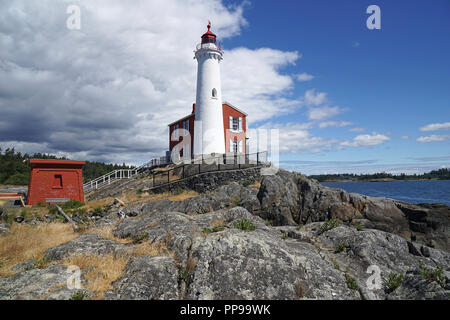 Fisgard Leuchtturm am Fort Rodd Hill, Victoria, Vancouver Island, Kanada Stockfoto