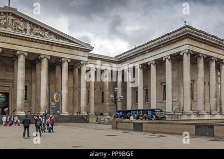 LONDON, ENGLAND - 16. JUNI 2016: Außenansicht des British Museum, London, England, Großbritannien Stockfoto